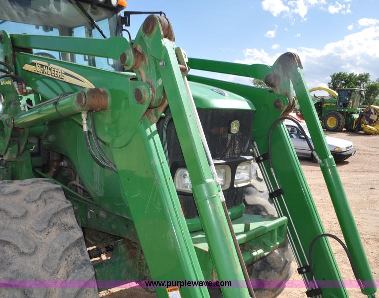 image for item F2024 2003 John Deere 7520 MFWD tractor