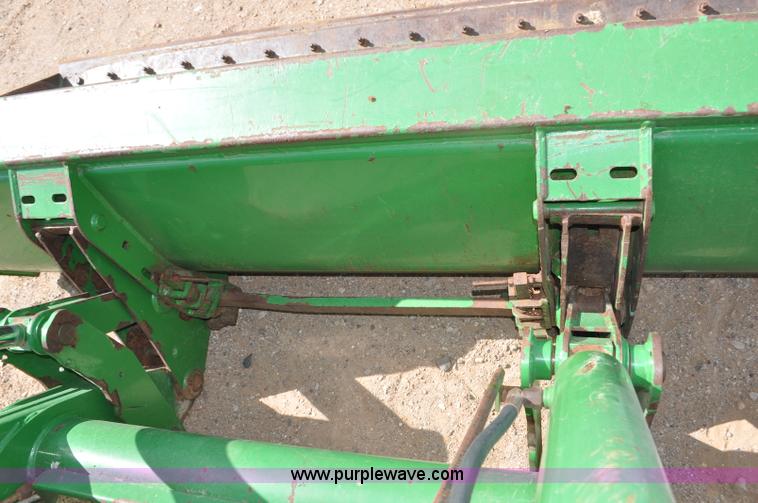 image for item F2024 2003 John Deere 7520 MFWD tractor