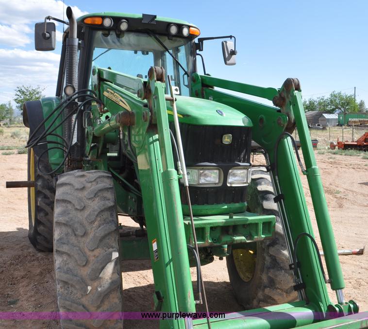 image for item F2024 2003 John Deere 7520 MFWD tractor