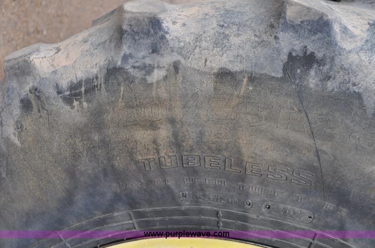 image for item F2024 2003 John Deere 7520 MFWD tractor