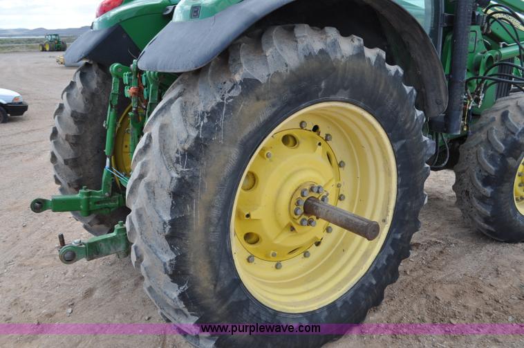 image for item F2024 2003 John Deere 7520 MFWD tractor