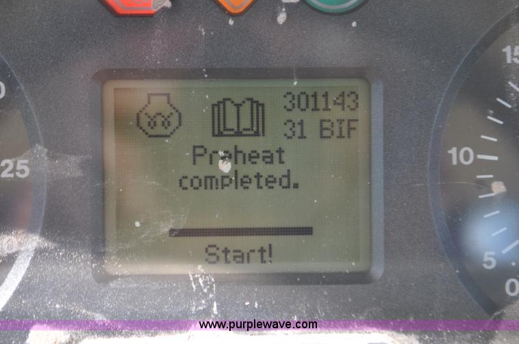 image for item F2024 2003 John Deere 7520 MFWD tractor