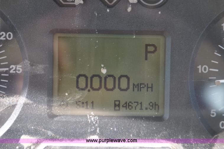 image for item F2024 2003 John Deere 7520 MFWD tractor