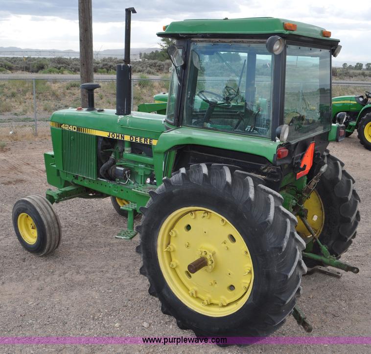 image for item F2027 1978 John Deere 4240 tractor