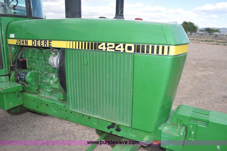image for item F2027 1978 John Deere 4240 tractor