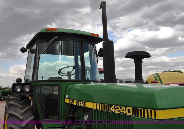image for item F2027 1978 John Deere 4240 tractor
