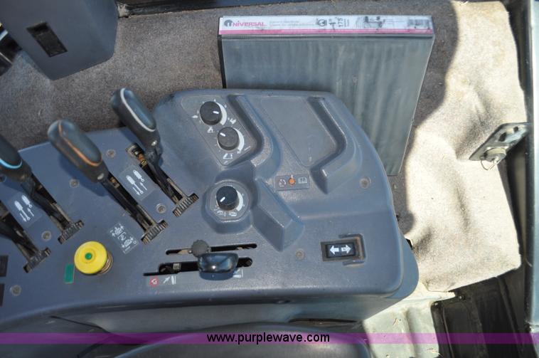 image for item F2029 1994 Ford 8670 MFWD tractor