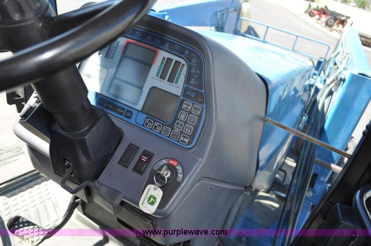 image for item F2029 1994 Ford 8670 MFWD tractor