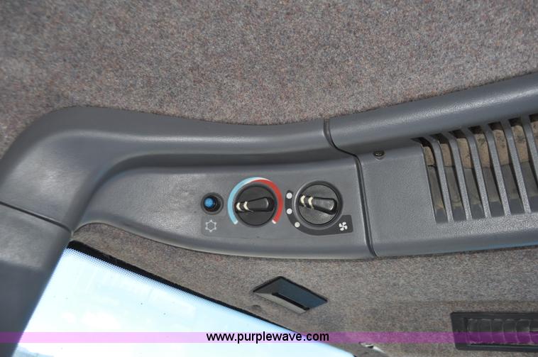 image for item F2029 1994 Ford 8670 MFWD tractor