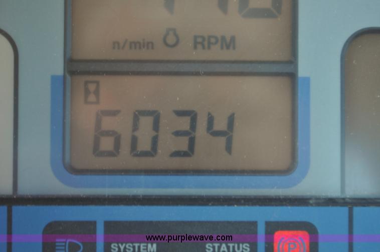 image for item F2029 1994 Ford 8670 MFWD tractor