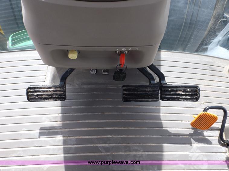 image for item F2033 2013 John Deere 8285R MFWD tractor