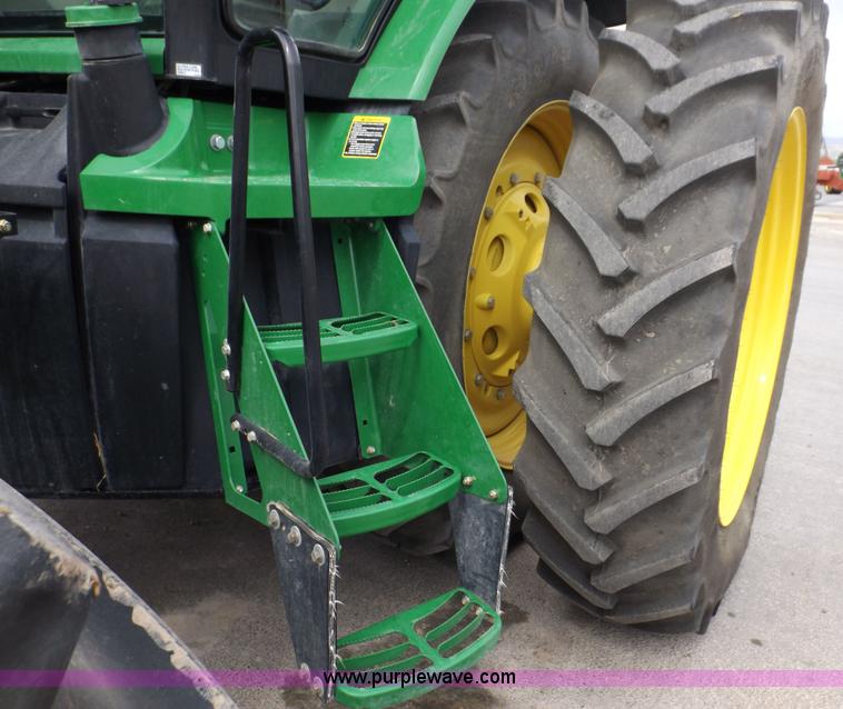 image for item F2033 2013 John Deere 8285R MFWD tractor