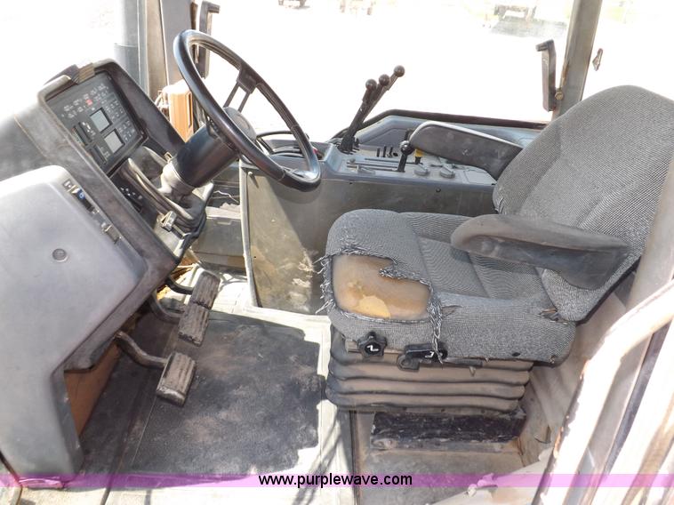 image for item H1802 1992 Case IH 7150 MFWD tractor