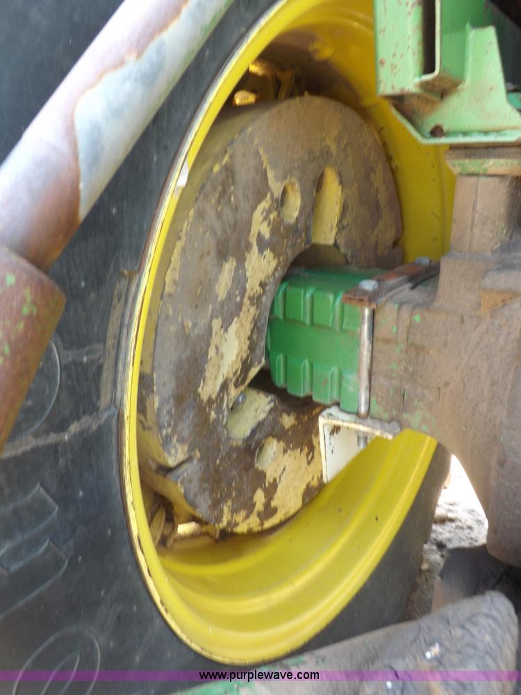 image for item H1805 1975 John Deere 4630 tractor