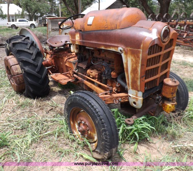 image for item H1806 Ford 700 tractor