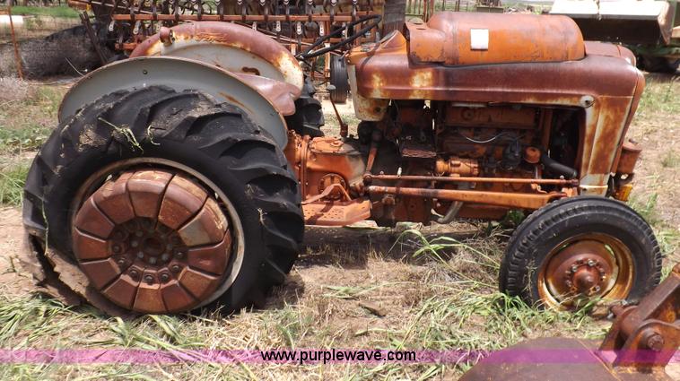 image for item H1806 Ford 700 tractor