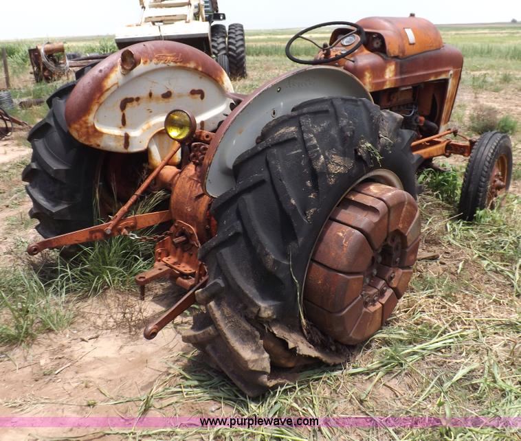 image for item H1806 Ford 700 tractor