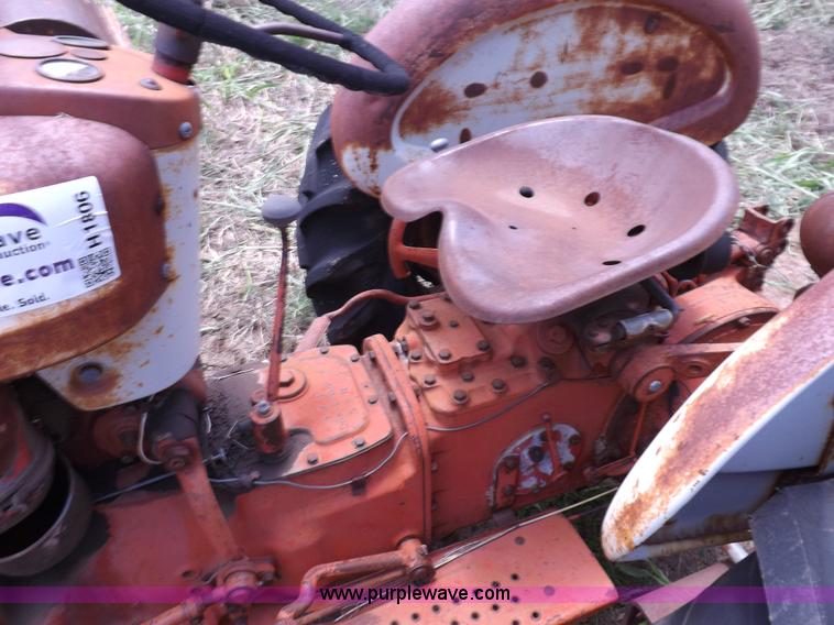 image for item H1806 Ford 700 tractor
