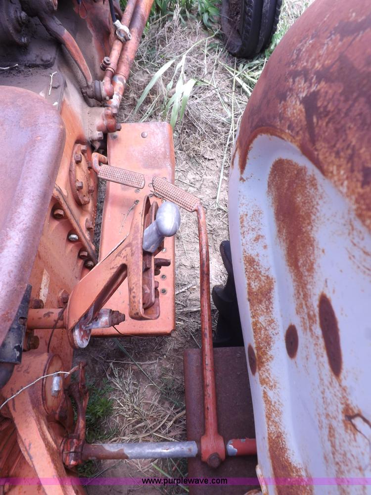 image for item H1806 Ford 700 tractor
