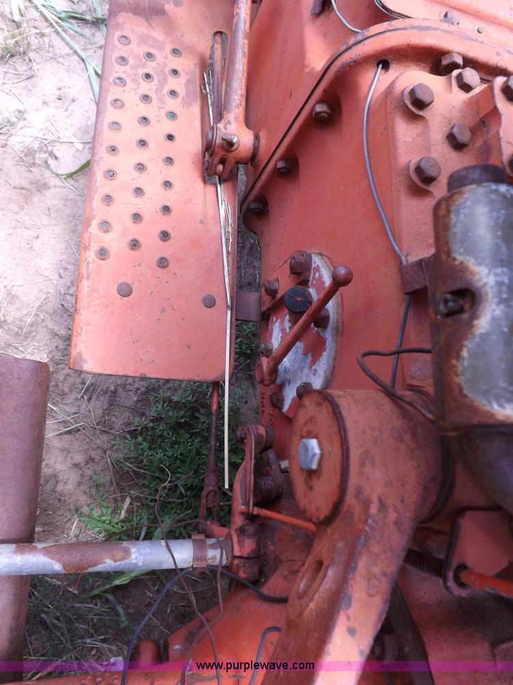 image for item H1806 Ford 700 tractor