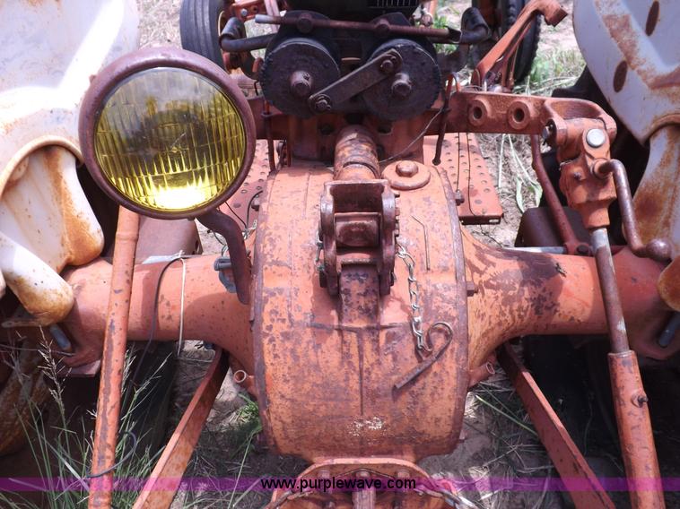 image for item H1806 Ford 700 tractor