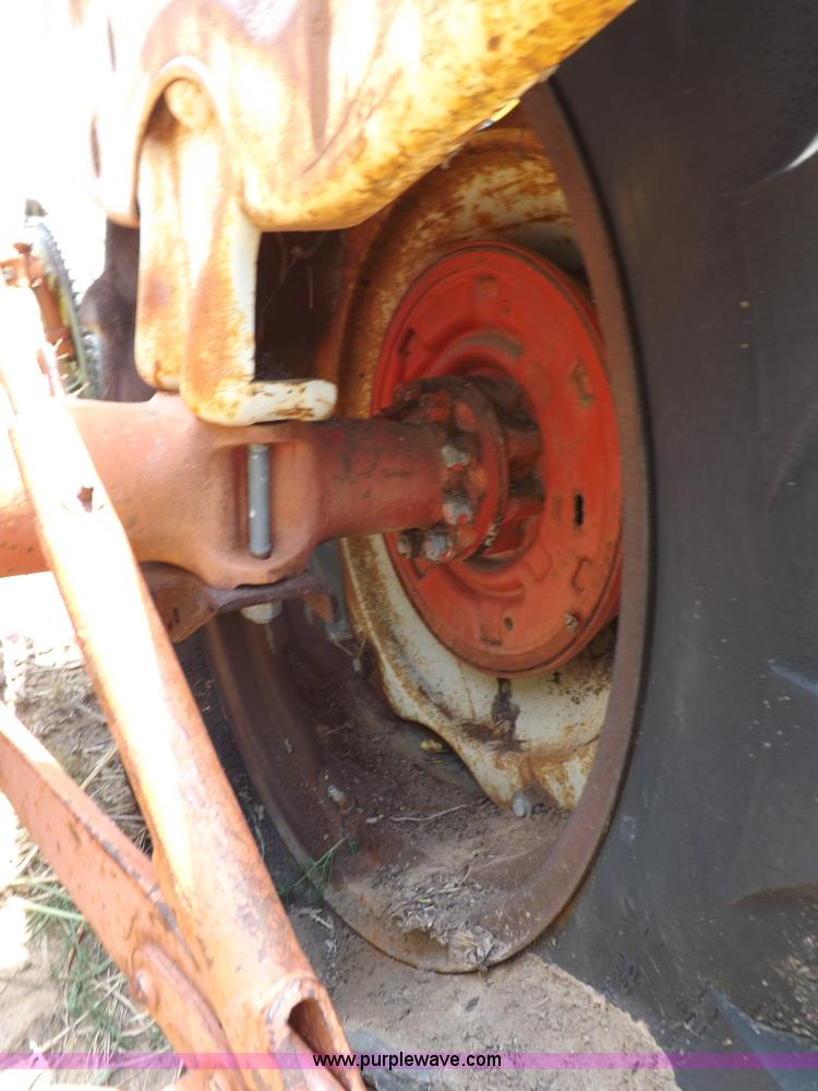 image for item H1806 Ford 700 tractor