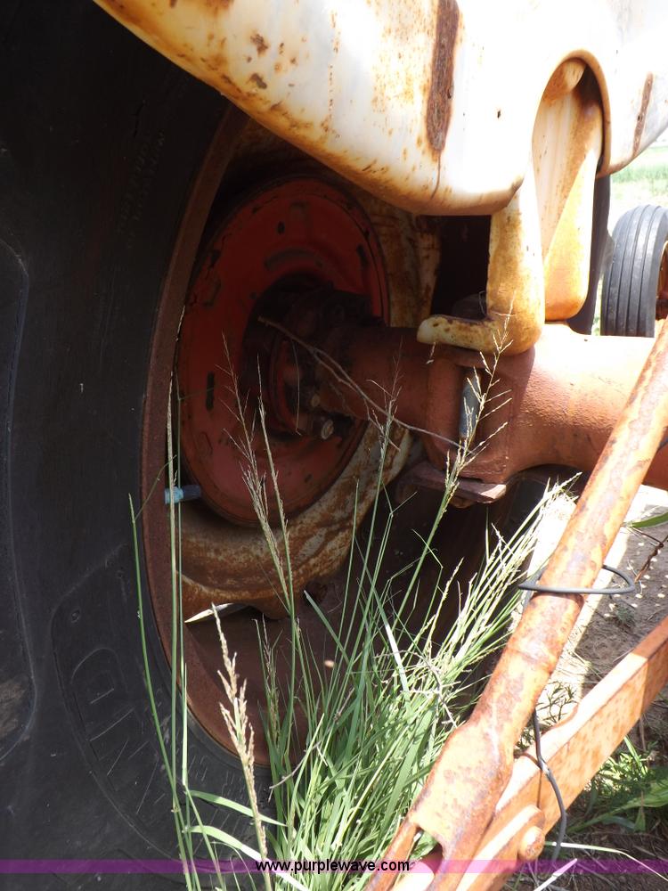 image for item H1806 Ford 700 tractor