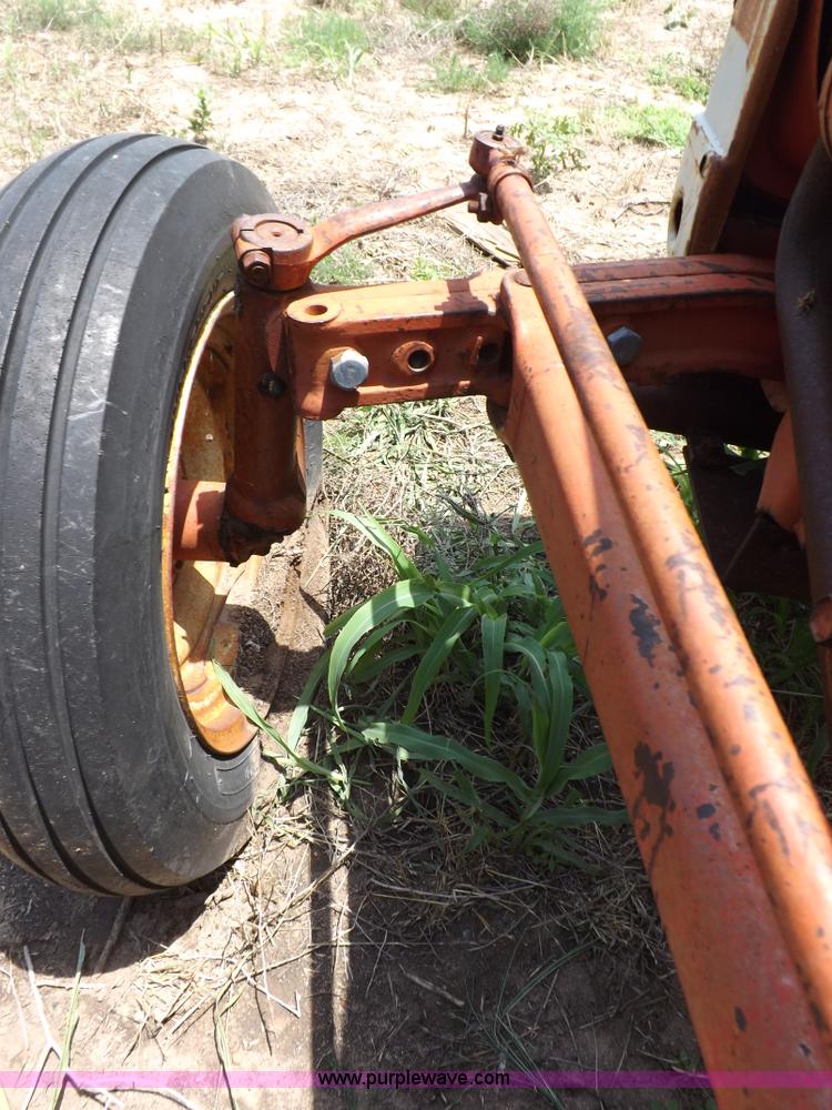 image for item H1806 Ford 700 tractor