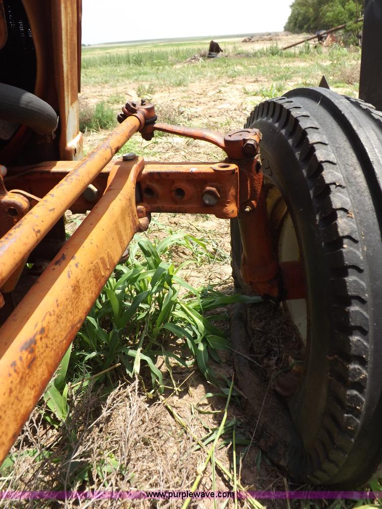 image for item H1806 Ford 700 tractor