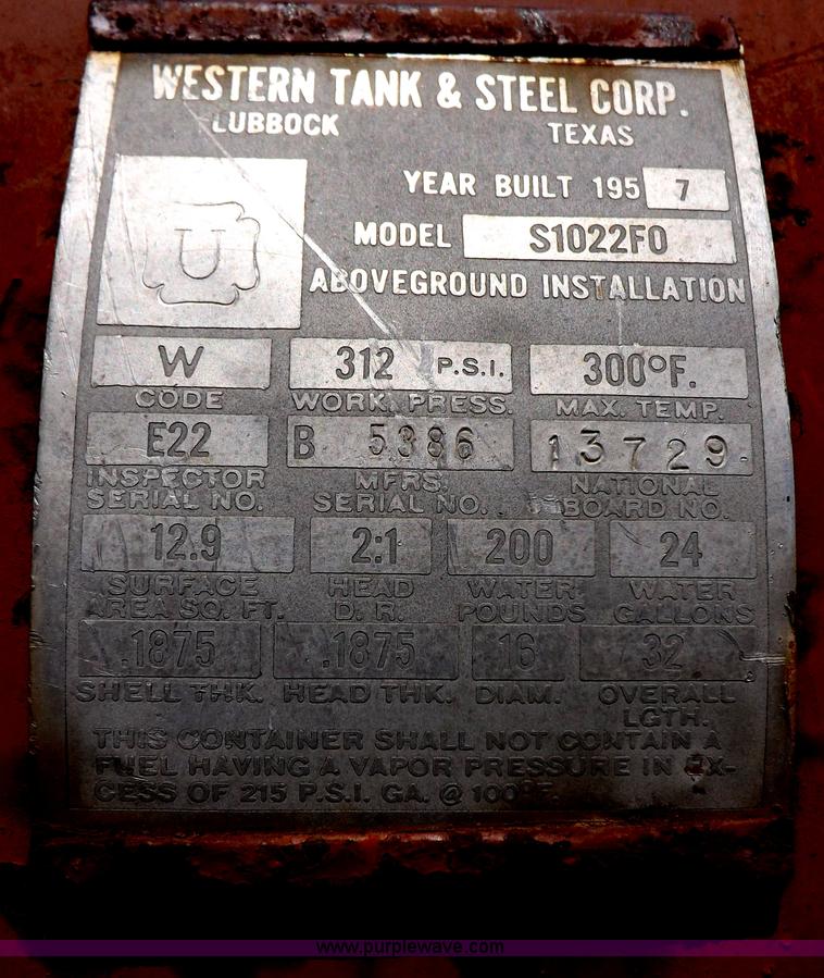 image for item H1806 Ford 700 tractor