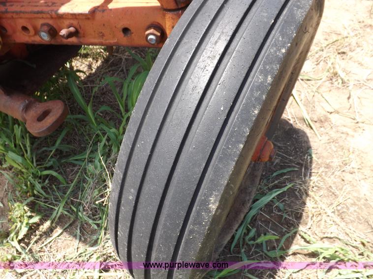 image for item H1806 Ford 700 tractor