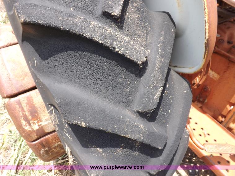 image for item H1806 Ford 700 tractor