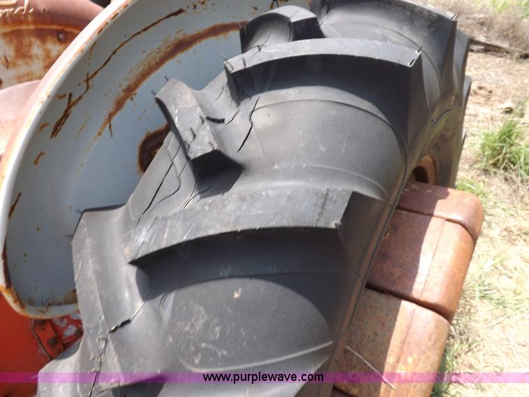 image for item H1806 Ford 700 tractor