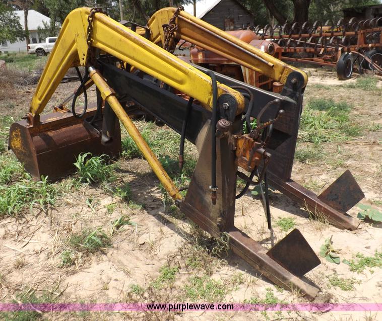 image for item H1806 Ford 700 tractor