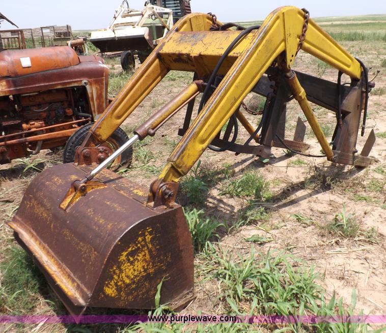 image for item H1806 Ford 700 tractor