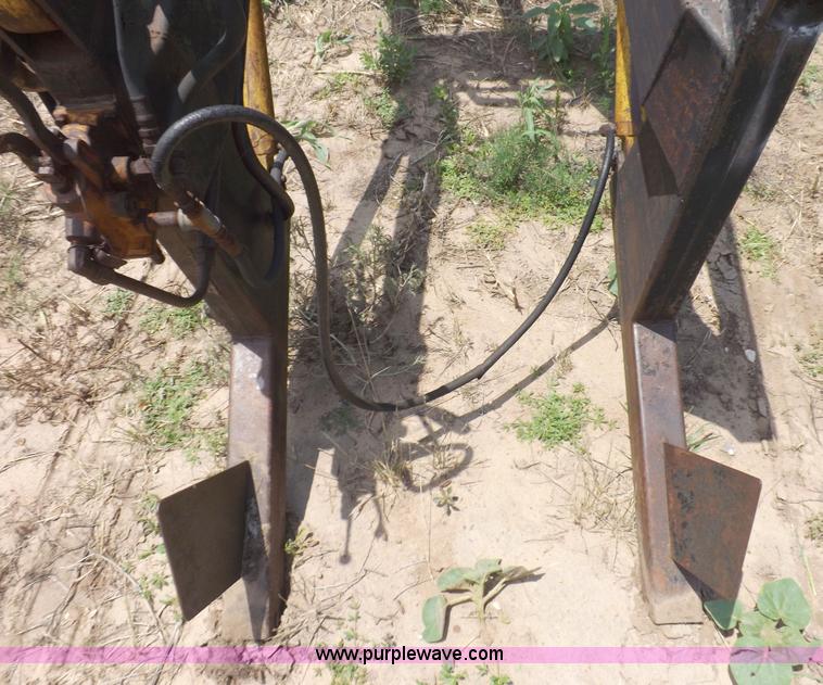 image for item H1806 Ford 700 tractor