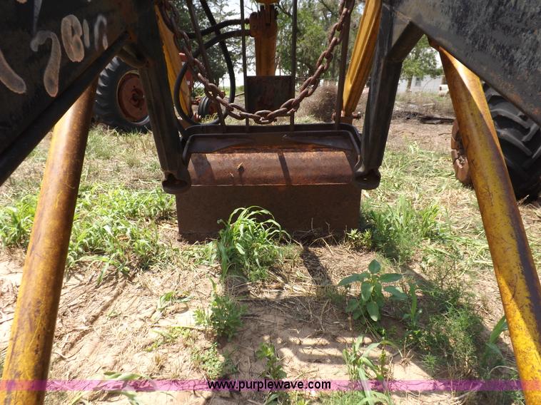 image for item H1806 Ford 700 tractor