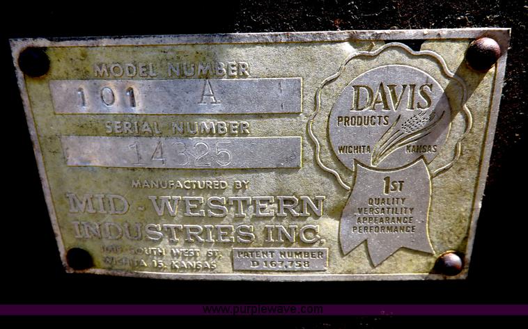 image for item H1806 Ford 700 tractor