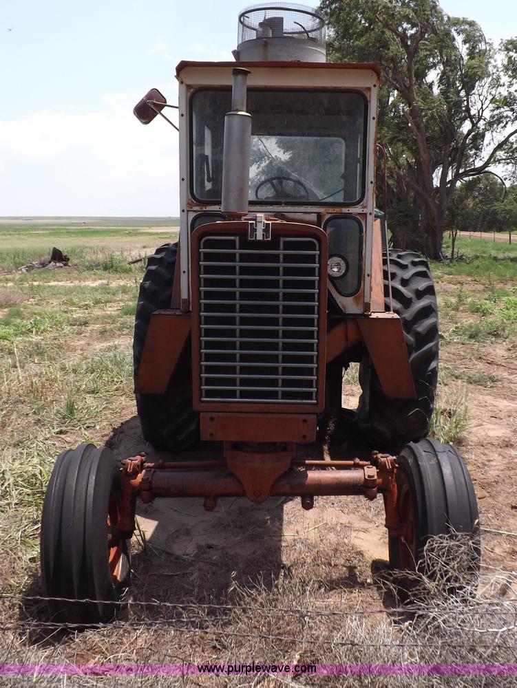 image for item H1807 International 856 tractor