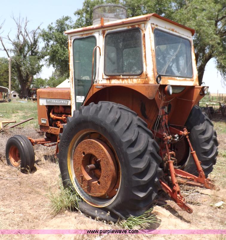 image for item H1807 International 856 tractor