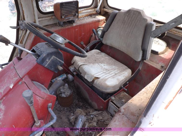 image for item H1807 International 856 tractor