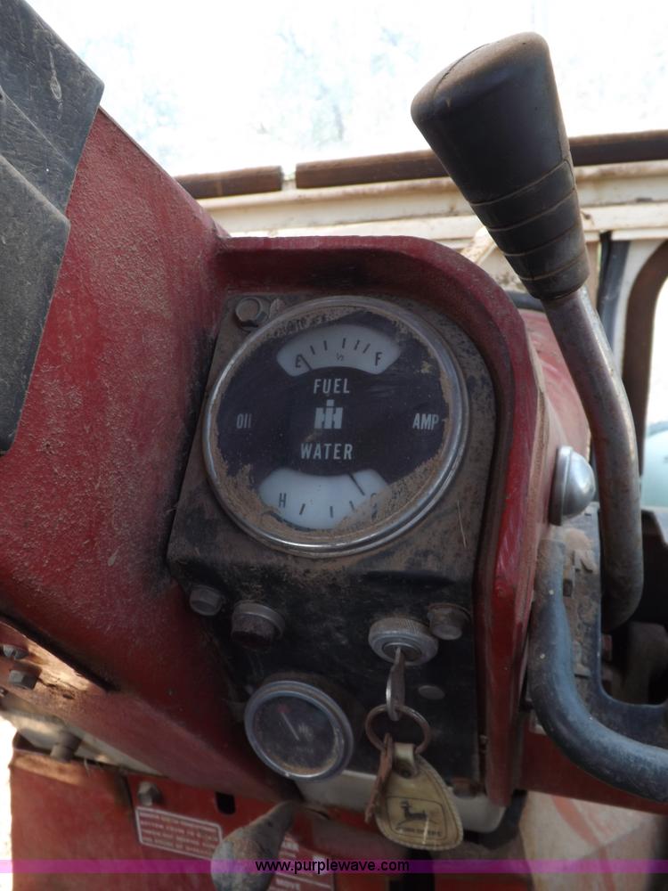 image for item H1807 International 856 tractor