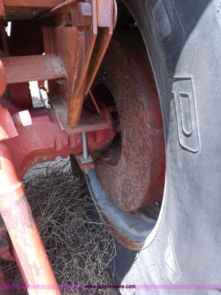 image for item H1807 International 856 tractor