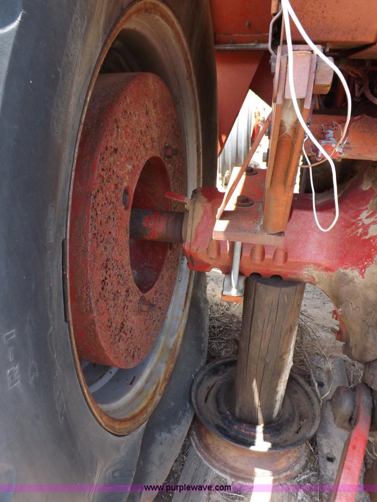 image for item H1807 International 856 tractor