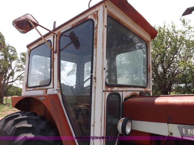 image for item H1807 International 856 tractor