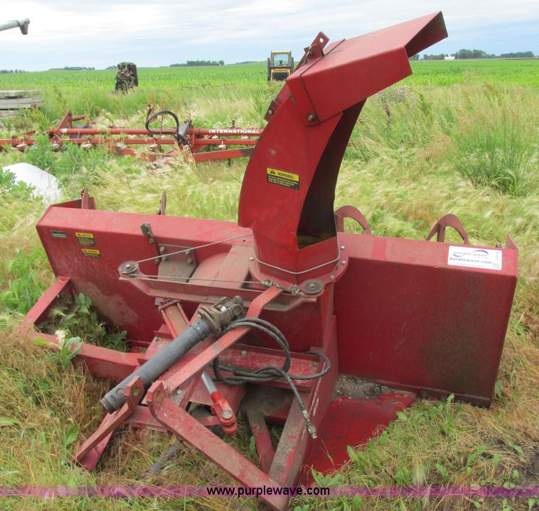 image for item I2515 International 80 snow blower