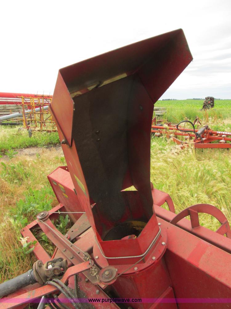 image for item I2515 International 80 snow blower