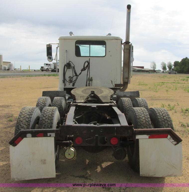 image for item I2518 1987 International F9370 semi truck