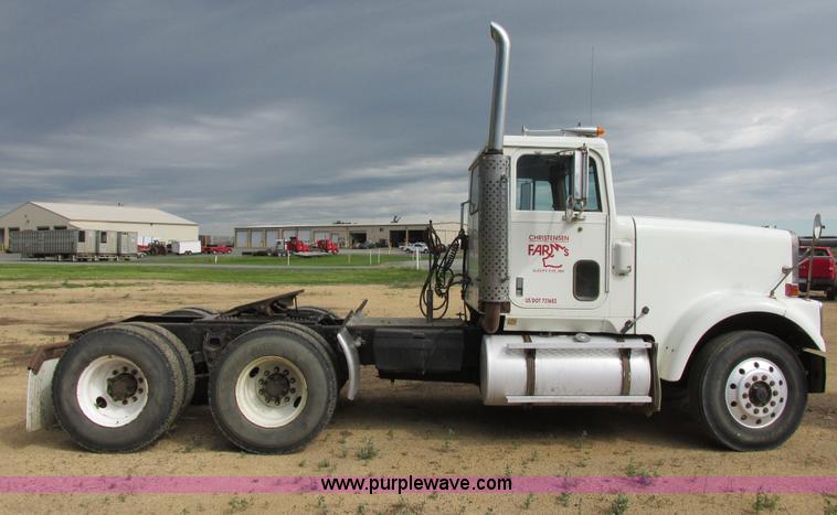 image for item I2518 1987 International F9370 semi truck