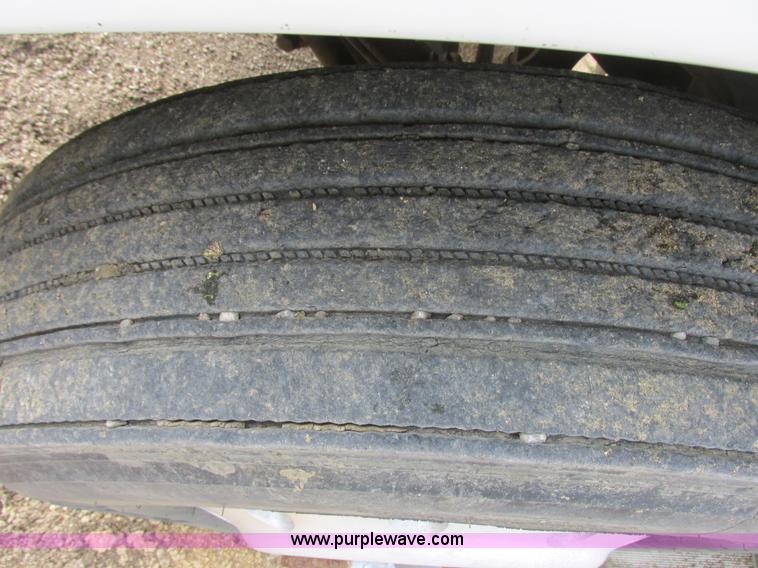 image for item I2518 1987 International F9370 semi truck